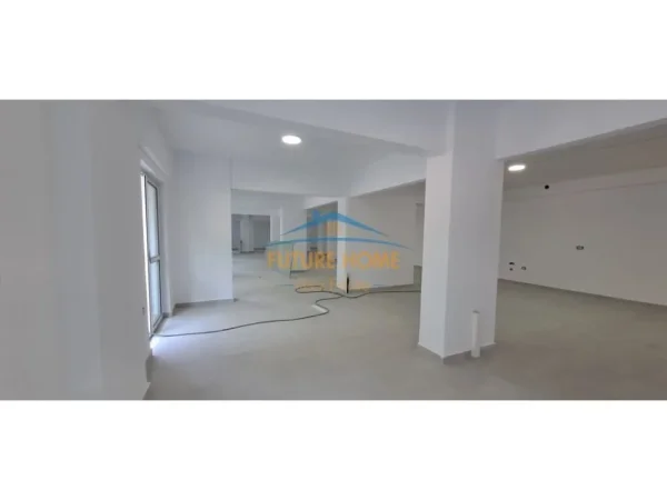Tirane, jepet me qera ambjent biznesi Kati 0, 950 m² 6.500 € (Dritan Hoxha)