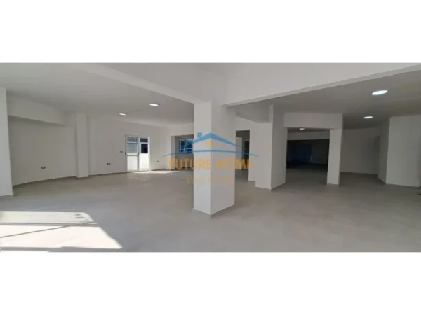 Tirane, jepet me qera ambjent biznesi Kati 0, 950 m² 6.500 € (Dritan Hoxha)