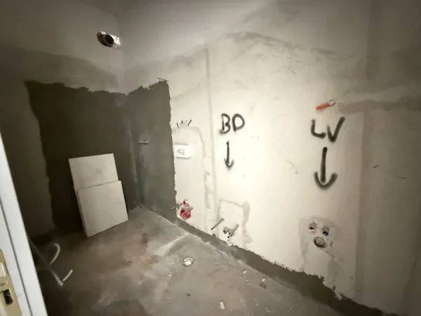 Tirane, shitet apartament 1+1 Kati 2, 80 m² 117.000 € (Rruga 5 Maji, Tiranë)