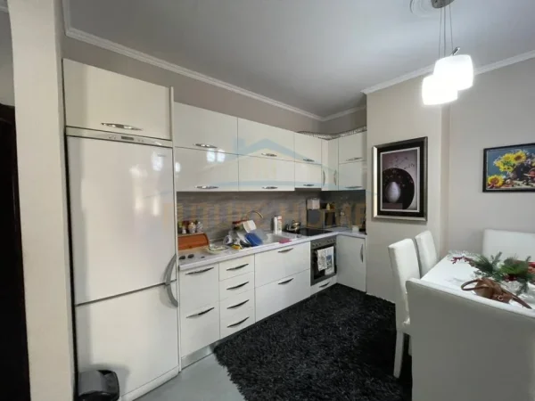 Tirane, shitet apartament 1+1 Kati 6, 63 m² 93.000 € (Unaza e Re)