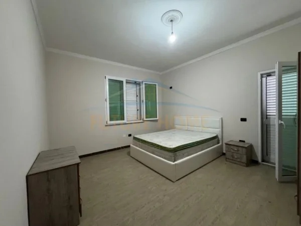 Durres, jepet me qera Vile Kati 3, 384 m² 1.000 € (Kryqit të Kuq, Durrës)