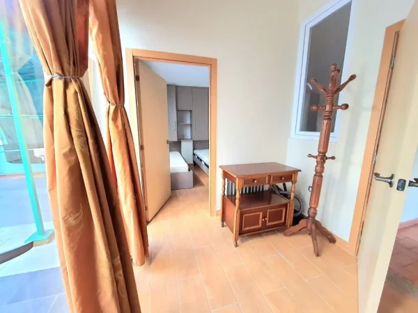 Tirane, jepet me qera apartament 2+1+Aneks+Ballkon Kati 3, 150 m² 650 € (Rruga Myslym Shyri)