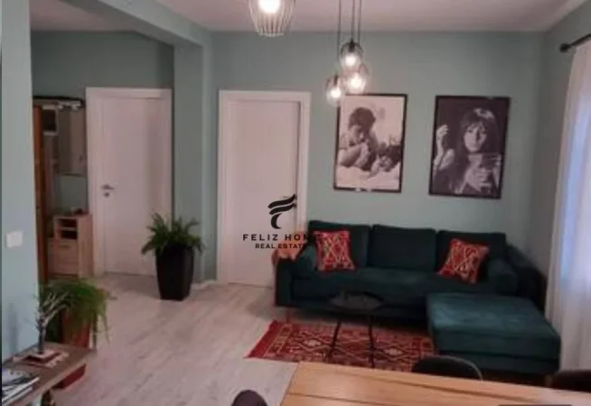 Tirane, jepet me qera apartament 2+1+Ballkon Kati 4, 73 m² 800 € (RRUGA E DURRESIT)