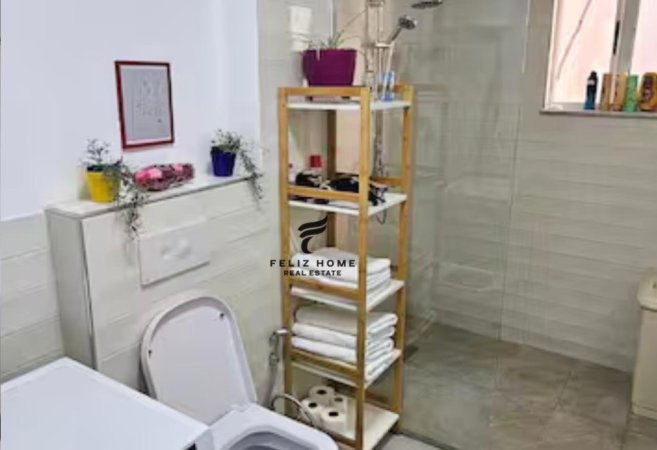 Tirane, jepet me qera apartament 2+1+Ballkon Kati 4, 73 m² 800 € (RRUGA E DURRESIT)