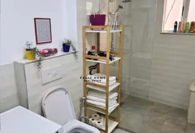 Tirane, jepet me qera apartament 2+1+Ballkon Kati 4, 73 m² 800 € (RRUGA E DURRESIT)