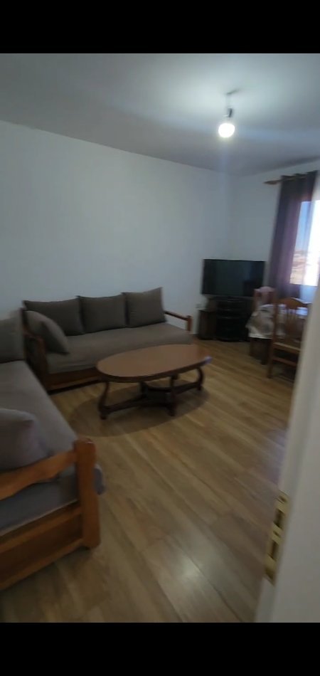Tirane, jap me qera apartament 1+1 Kati 2, 70 m² 350 € (Rruga Shkolla e Bashkuar)
