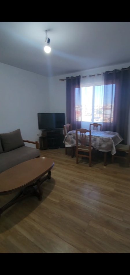 Tirane, jap me qera apartament 1+1 Kati 2, 70 m² 350 € (Rruga Shkolla e Bashkuar)