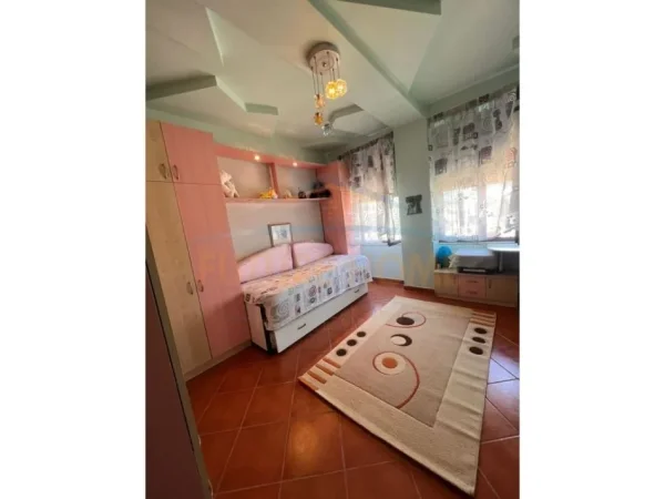 Tirane, jepet me qera 2+1 Kati 9, 93 m² 700 € 