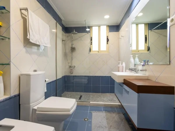 Vlore, shitet apartament 2+1 Kati 8, 122 m² 210.000 € (Skele)