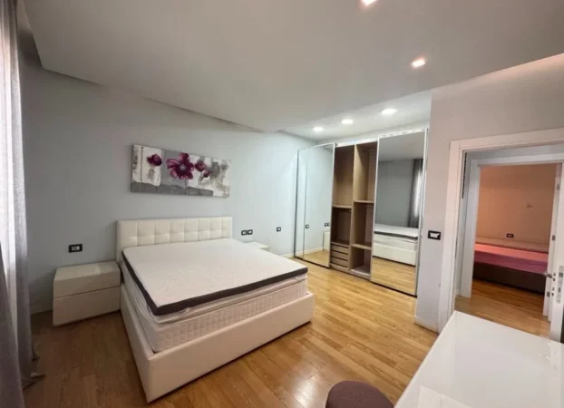 Tirane, jepet me qera apartament 2+1+Ballkon Kati 5, 110 m² 1.200 € (Liqeni i Thate, Tirane)