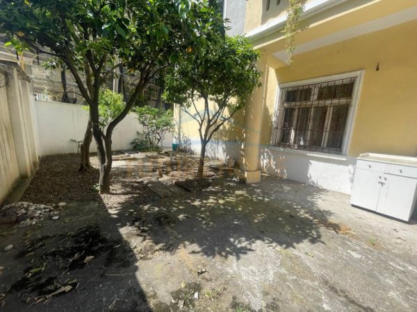 Tirane, jepet me qera apartament 3+1 Kati 0, 108 m² 800 € (Myslym shyri)