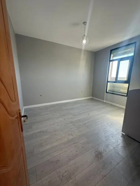 Tirane, shitet apartament 2+1+Ballkon Kati 7, 85 m² 135.000 € (Bulevardi bajram curri)