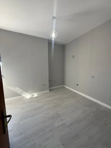 Tirane, shitet apartament 2+1+Ballkon Kati 7, 85 m² 135.000 € (Bulevardi bajram curri)