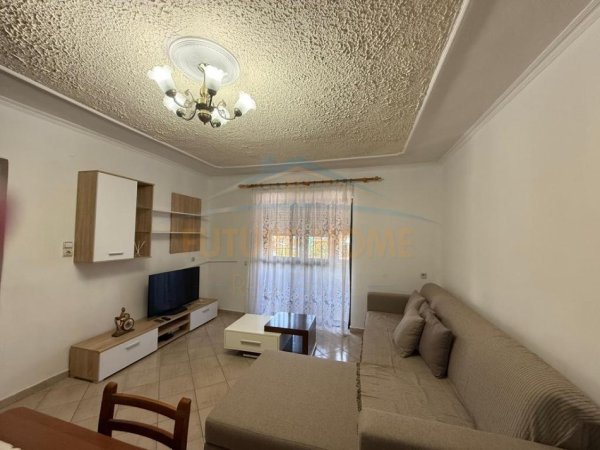 Tirane, jepet me qera apartament 1+1 , 58 m² 350 € (Kinostudio)