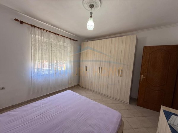 Tirane, jepet me qera apartament 1+1 , 58 m² 350 € (Kinostudio)