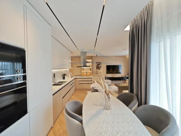 Durres, shitet apartament 2+1+Aneks+Ballkon Kati 5, 107 m² 270.000 € (Plazh Hekurudha)