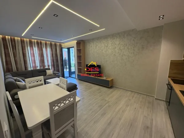 Vlore, jepet me qera apartament 1+1+Ballkon Kati 3, 70 m² 450 € (Rruga Gjergj Kastrioti)