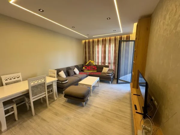 Vlore, jepet me qera apartament 1+1+Ballkon Kati 3, 70 m² 450 € (Rruga Gjergj Kastrioti)