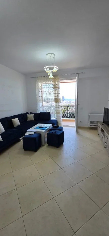 Tirane, shes apartament 3+1+Ballkon Kati 8, 134 m² 260.000 € (Shkolla e Bashkuar)