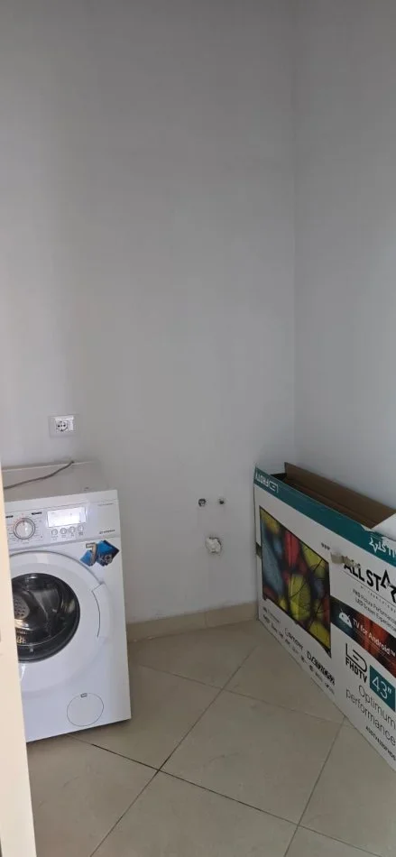 Tirane, shes apartament 3+1+Ballkon Kati 8, 134 m² 260.000 € (Shkolla e Bashkuar)