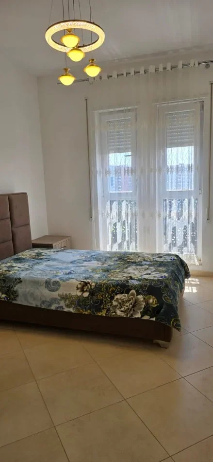 Tirane, shes apartament 3+1+Ballkon Kati 8, 134 m² 260.000 € (Shkolla e Bashkuar)