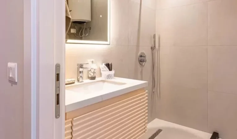Tirane, jepet me qera apartament 1+1 Kati 7, 70 m² 700 € (Stadiumi dinamo)