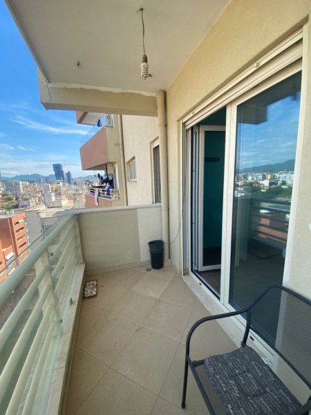 Tirane, jepet me qera apartament 2+1+Ballkon Kati 12, 100 m² 800 € (Rruga Jordan Misja)