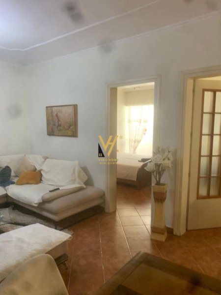 Tirane, shitet apartament 2+1+Ballkon Kati 4, 95 m² 200.000 € (KOMUNA PARISIT)