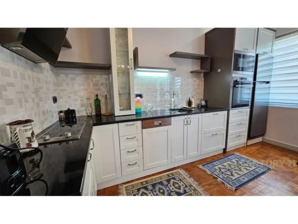 Tirane, shitet apartament 2+1+Ballkon Kati 6, 82 m² 220.000 € (Rruga Islam Alla)