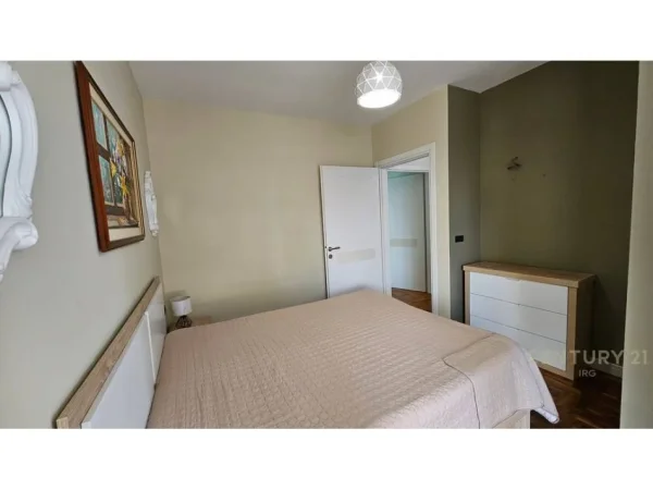 Tirane, shitet apartament 2+1+Ballkon Kati 6, 82 m² 220.000 € (Rruga Islam Alla)