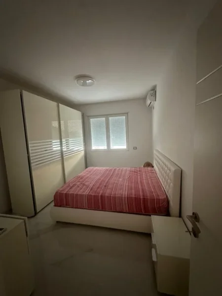 Tirane, jepet me qera apartament 2+1 Kati 6, 700 € (Liqeni i thate)
