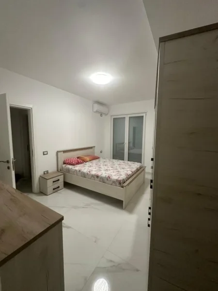 Tirane, jepet me qera apartament 2+1 Kati 6, 700 € (Liqeni i thate)
