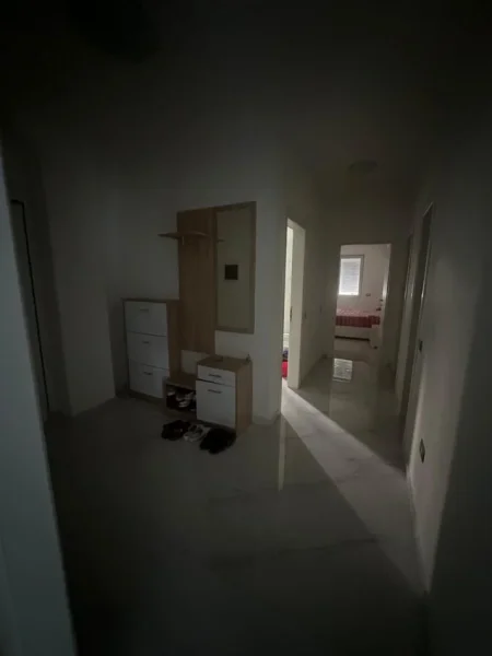 Tirane, jepet me qera apartament 2+1 Kati 6, 700 € (Liqeni i thate)