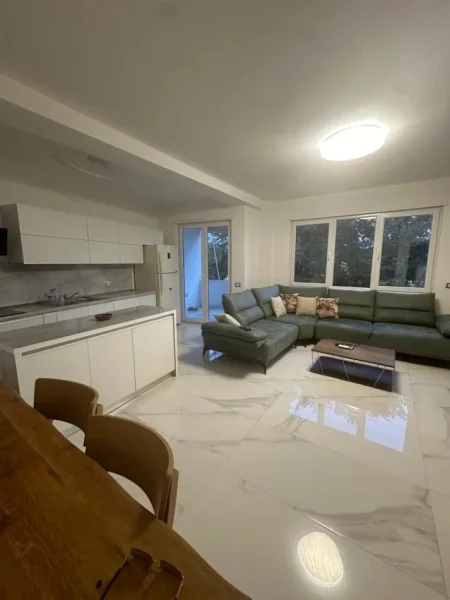 Tirane, jepet me qera apartament 2+1 Kati 6, 700 € (Liqeni i thate)