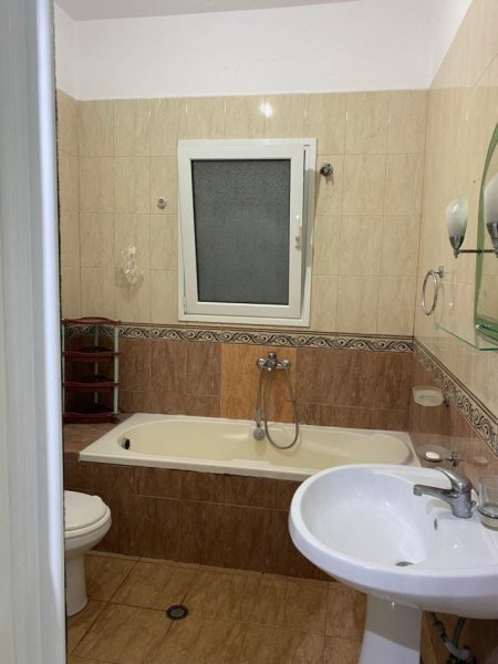 Tirane, jepet me qera Vile 1+1 Kati 1, 65 m² 400 € (Rruga Jordan Misja,Universiteti Beder)
