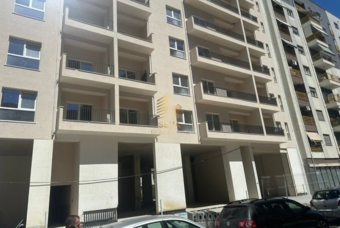 Tirane, jepet me qera ambjent biznesi Kati 1, 68 m² 650 € (Rruga Dritan Hoxha)