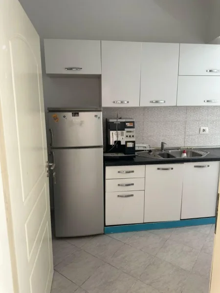 Tirane, jepet me qera shtepi 1+1 Kati 1, 60 m² 450 € (Le Bon , Rruga e Kosovarve)