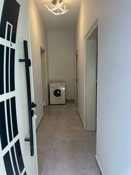 Tirane, jepet me qera shtepi 1+1 Kati 1, 60 m² 450 € (Le Bon , Rruga e Kosovarve)