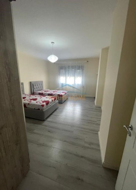 Tirane, jepet me qera apartament 2+1 Kati 5, 155 m² 1.500 € (qender)