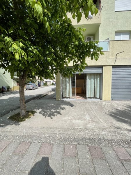 Radhime - Orikum, jap me qera dyqan, 38 m²  (Princesha Rugjine)