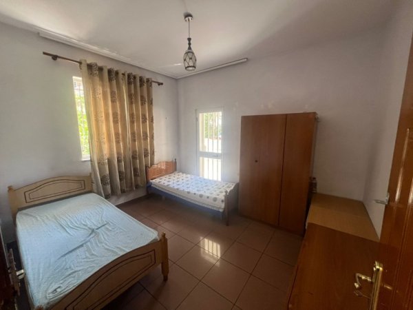 Tirane, jepet me qera apartament 3+1 Kati 1, 120 m² 400 € (Kinostudio)