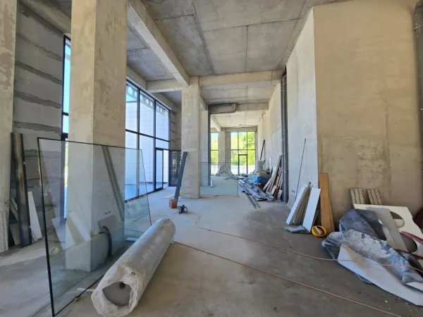 Tirane, shitet ambjent biznesi Kati 0, 500 m² (liqeni i thate)