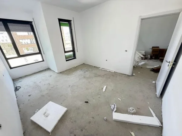 Tirane, shitet apartament 1+1+Ballkon , 80 m² 117.000 € (Rruga 5 Maji)