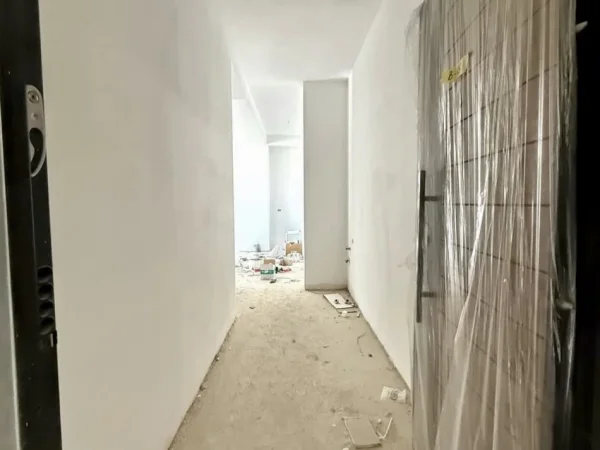 Tirane, shitet apartament 1+1+Ballkon , 80 m² 117.000 € (Rruga 5 Maji)