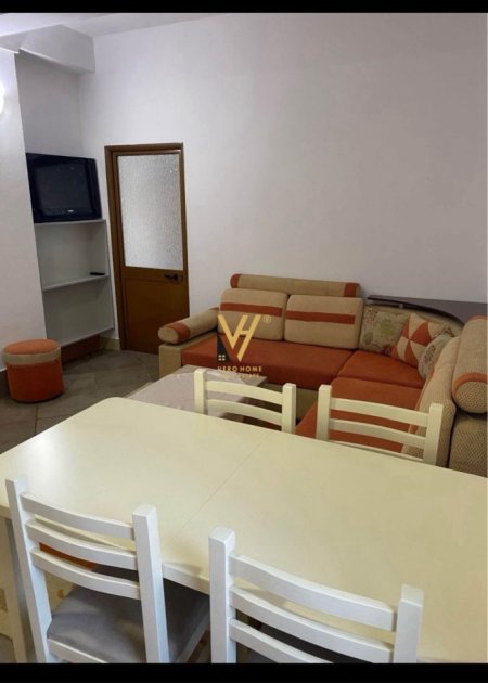 Tirane, jepet me qera shtepi 1+1+Ballkon Kati 1, 55 m² 300 € (SELITE)