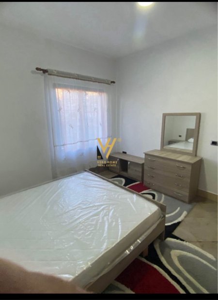 Tirane, jepet me qera shtepi 1+1+Ballkon Kati 1, 55 m² 300 € (SELITE)