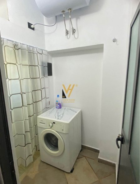Tirane, jepet me qera shtepi 1+1+Ballkon Kati 1, 55 m² 300 € (SELITE)