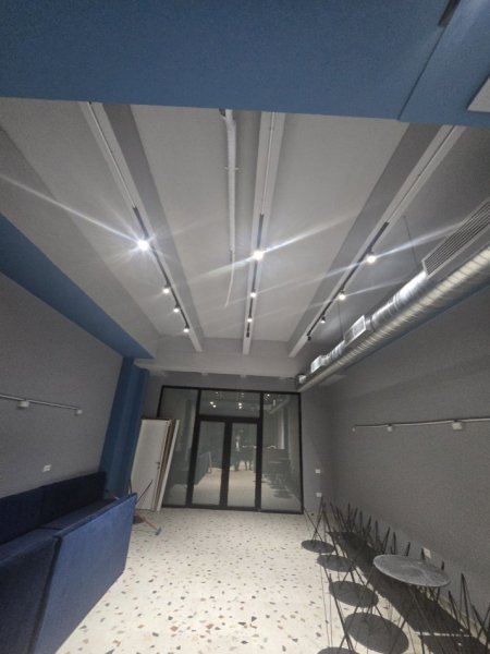 Tirane, jepet me qera ambjent biznesi Kati 0, 165 m² 2.250 € (Kompleksi Square 21)