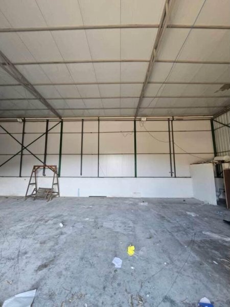 Tirane, jepet me qera magazine Kati 0, 200 m² 1.000 € (Prush)