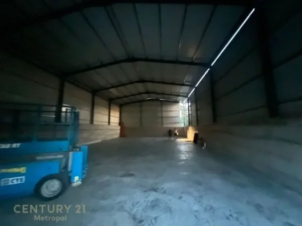 Tirane, jepet me qera magazine Kati 0, 500 m² 1.500 € (Rruga 7 Nentori)